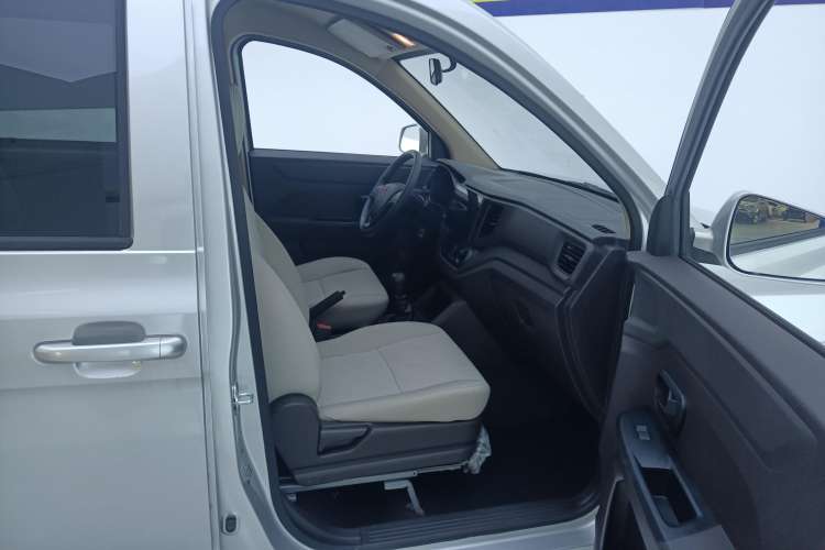 Used Wuling Hongguang V 2022 1.5L Enjoy Edition Electric-Powered LAR Right Front Seat