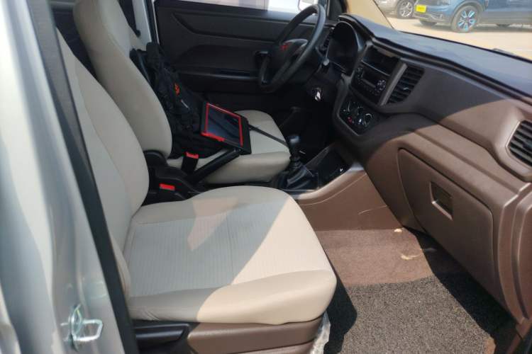 Used Wuling Hongguang V 2022 1.5L Jingqu Edition Electric-Assist LAR Right Front Seat