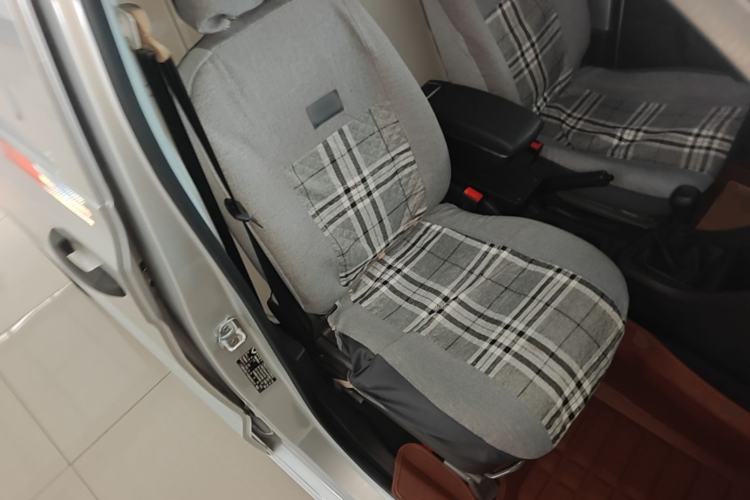 Used Wuling Hongguang V 2022 1.5L Jingqu Edition Enclosed-Window Vehicle with Electric Power Steering LAR Right Front Seat