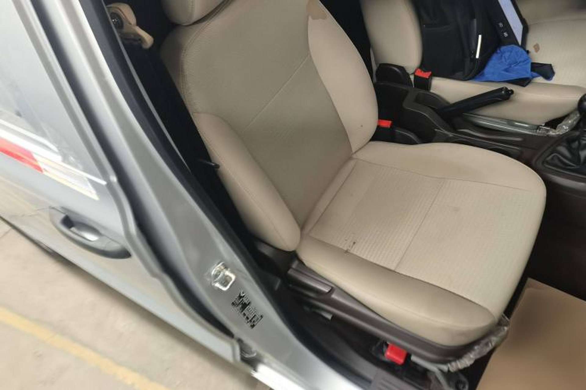 Used Wuling Hongguang V 2022 1.5L Jingqu Edition Enclosed-Window Vehicle with Hydraulic Power Steering LAR Right Front Seat