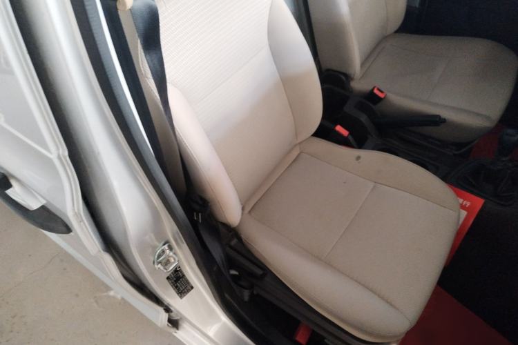 Used Wuling Hongguang V 2022 1.5L Jingqu Edition Enclosed-Window Vehicle with Electric Power Steering LAR Right Front Seat