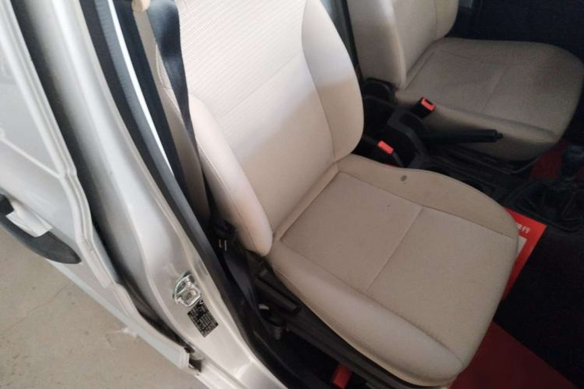 Used Wuling Hongguang V 2022 1.5L Jingqu Edition Enclosed-Window Vehicle with Electric Power Steering LAR Right Front Seat