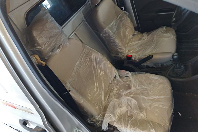 Used Wuling Hongguang V 2022 1.5L Jingqu Edition Enclosed-Window Vehicle with Hydraulic Power Steering LAR Right Front Seat