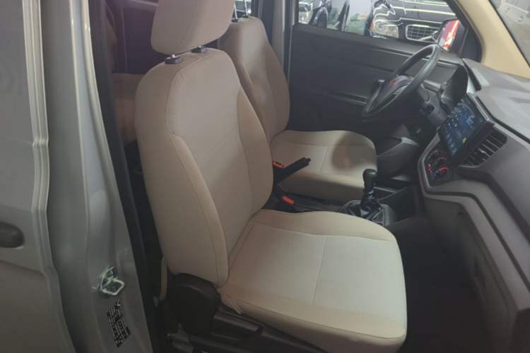 Used Wuling Hongguang V 2022 1.5L Jingqu Version Hydraulic Power Steering LAR Right Front Seat