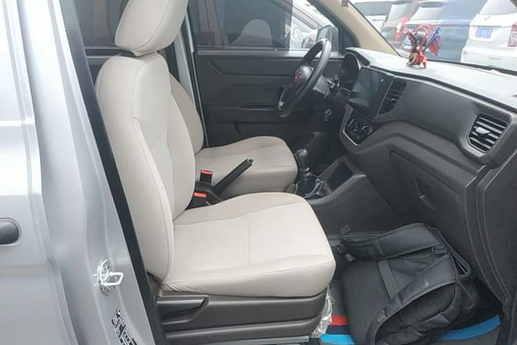 Used Wuling Hongguang V 2022 1.5L Jingqu Edition Electric-Assist LAR Right Front Seat