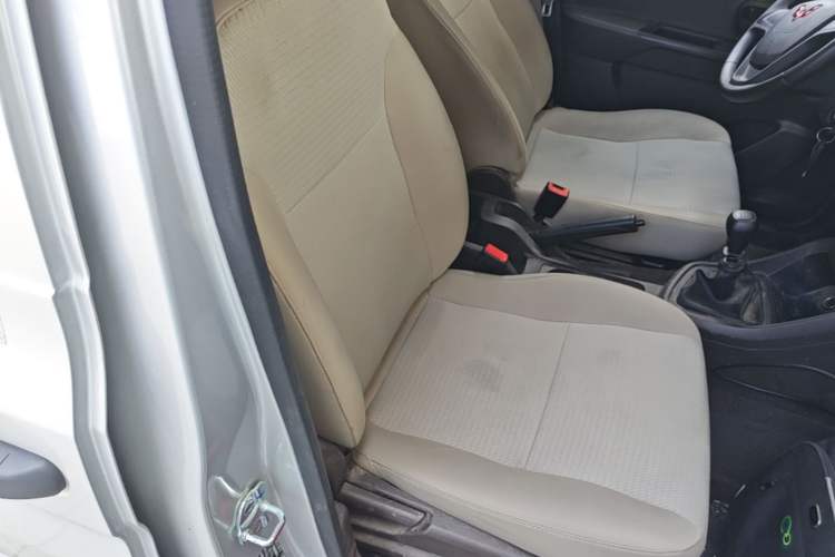 Used Wuling Hongguang V 2022 1.5L Jingqu Edition Enclosed-Window Vehicle with Electric Power Steering LAR Right Front Seat