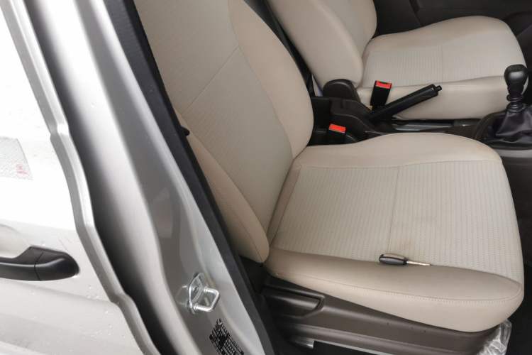 Used Wuling Hongguang V 2022 1.5L Jingqu Edition Enclosed-Window Vehicle with Electric Power Steering LAR Right Front Seat
