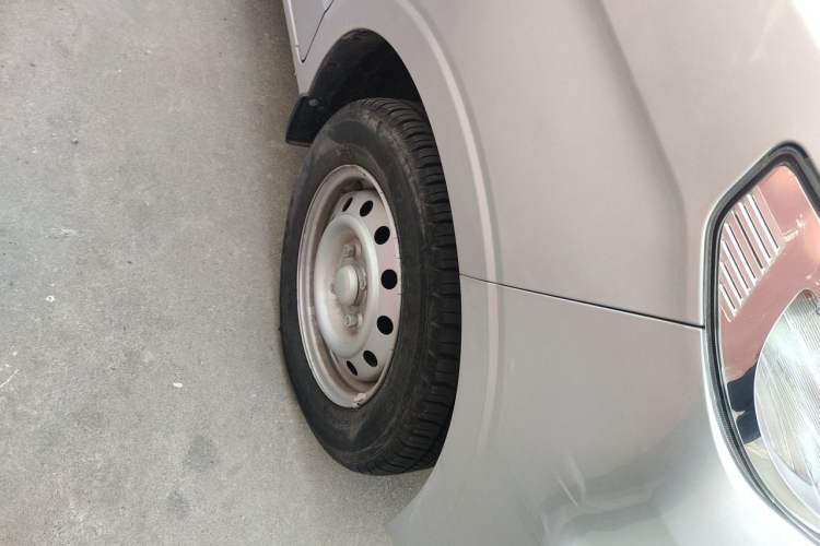Used Wuling Hongguang V 2022 1.5L Jingqu Version Hydraulic Power Steering LAR Right Front Wheel Hub