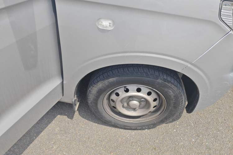 Used Wuling Hongguang V 2022 1.5L Jingqu Version Hydraulic Power Steering LAR Right Front Wheel Hub