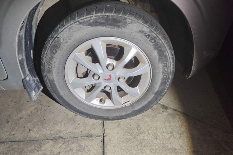 Used Wuling Hongguang V 2022 1.5L Enjoy Edition Electric-Powered LAR Right Front Wheel Hub