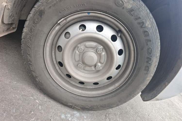 Used Wuling Hongguang V 2022 1.5L Jingqu Edition Electric-Assist LAR Right Front Wheel Hub