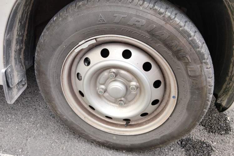 Used Wuling Hongguang V 2022 1.5L Jingqu Version Hydraulic Power Steering LAR Right Front Wheel Hub