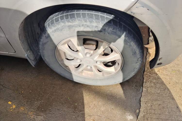 Used Wuling Hongguang V 2022 1.5L Enjoy Edition Hydraulic Power Steering LAR Right Front Wheel Hub