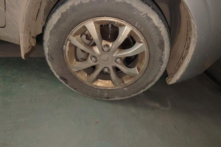 Used Wuling Hongguang V 2022 1.5L Enjoy Edition Electric-Powered LAR Right Front Wheel Hub