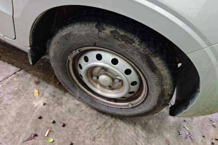 Used Wuling Hongguang V 2022 1.5L Jingqu Version Hydraulic Power Steering LAR Right Front Wheel Hub