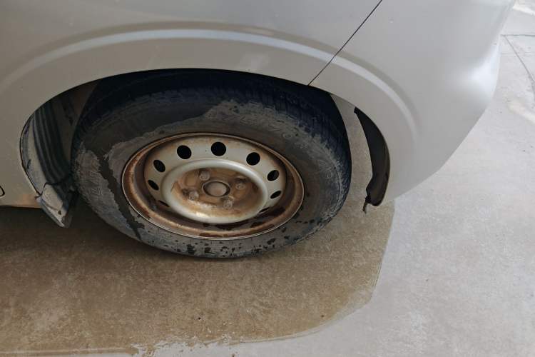 Used Wuling Hongguang V 2022 1.5L Jingqu Version Hydraulic Power Steering LAR Right Front Wheel Hub