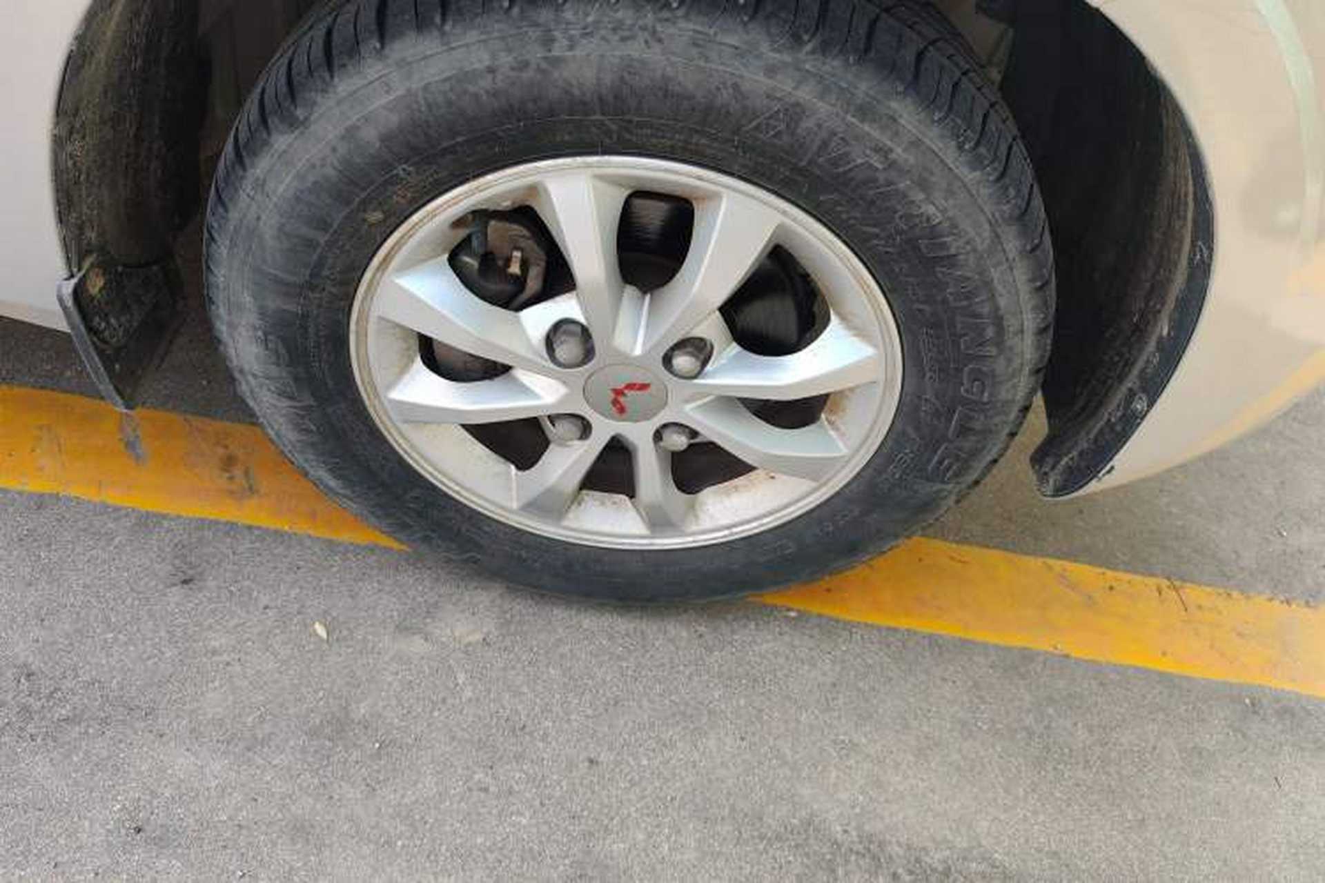 Used Wuling Hongguang V 2022 1.5L Jingqu Version Hydraulic Power Steering LAR Right Front Wheel Hub