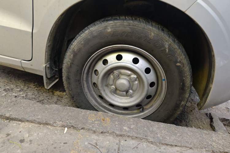 Used Wuling Hongguang V 2022 1.5L Jingqu Version Hydraulic Power Steering LAR Right Front Wheel Hub