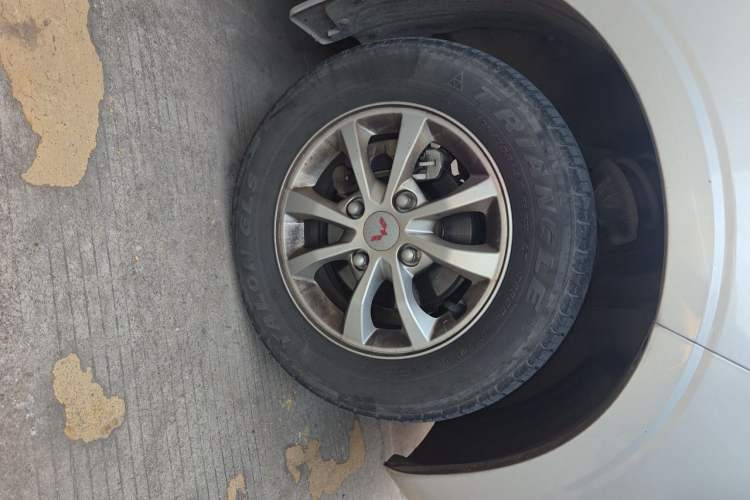 Used Wuling Hongguang V 2022 1.5L Enjoy Edition Hydraulic Power Steering LAR Right Front Wheel Hub