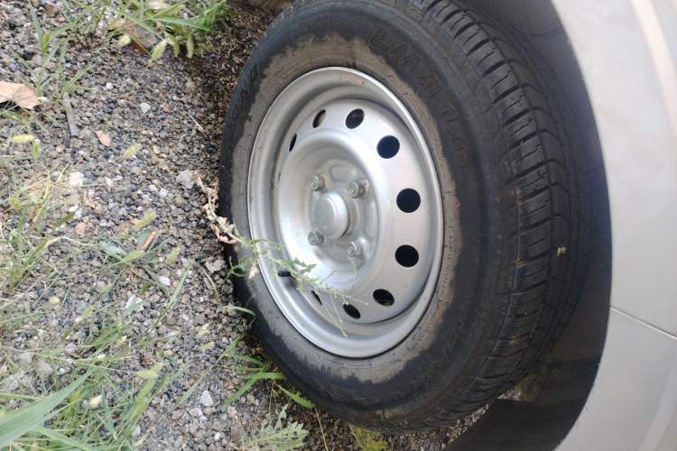 Used Wuling Hongguang V 2022 1.5L Enjoy Edition Electric-Powered LAR Right Front Wheel Hub