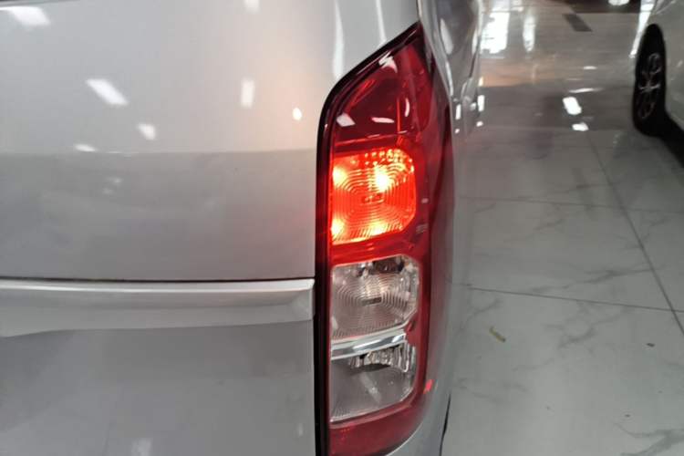 Used Wuling Hongguang V 2022 1.5L Enjoy Edition Electric-Powered LAR Right Rear Taillight