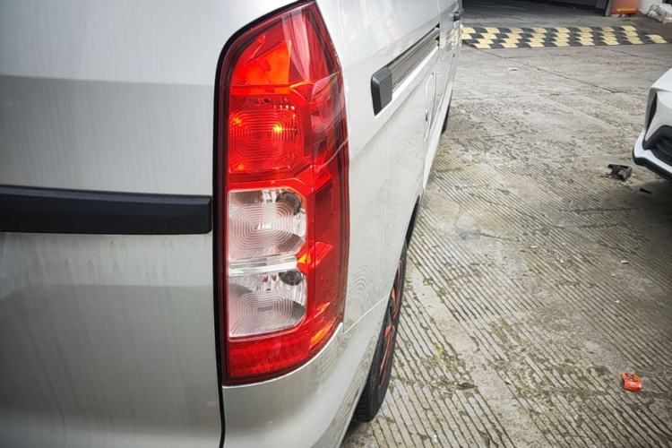 Used Wuling Hongguang V 2022 1.5L Jingqu Edition Electric-Assist LAR Right Rear Taillight