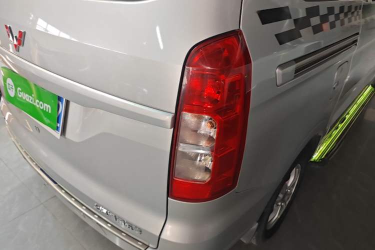 Used Wuling Hongguang V 2022 1.5L Enjoy Edition Hydraulic Power Steering LAR Right Rear Taillight
