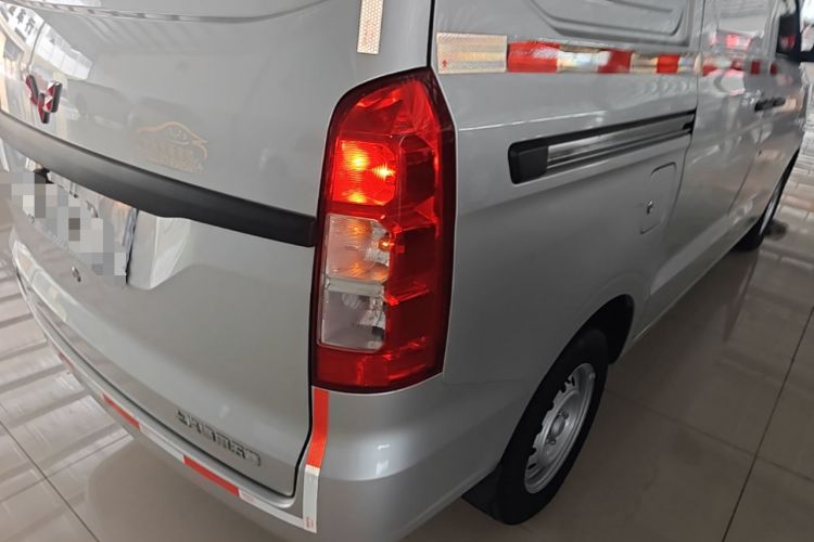 Used Wuling Hongguang V 2022 1.5L Jingqu Edition Enclosed-Window Vehicle with Electric Power Steering LAR Right Rear Taillight