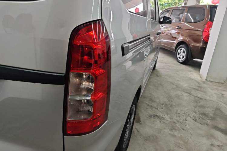 Used Wuling Hongguang V 2022 1.5L Jingqu Version Hydraulic Power Steering LAR Right Rear Taillight