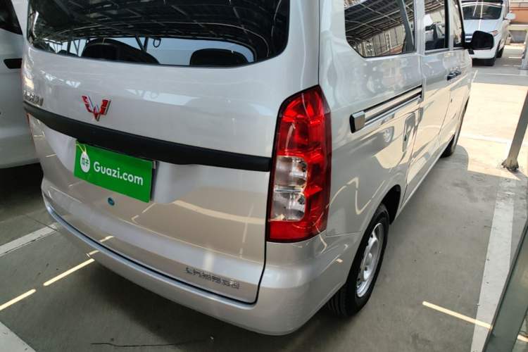 Used Wuling Hongguang V 2022 1.5L Jingqu Edition Electric-Assist LAR Right Rear Taillight