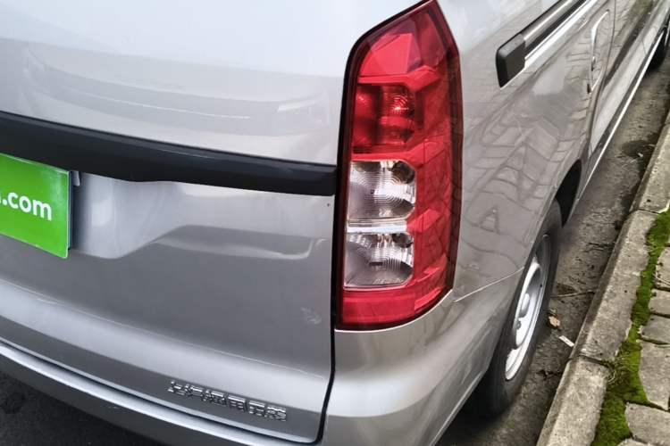 Used Wuling Hongguang V 2022 1.5L Jingqu Edition Electric-Assist LAR Right Rear Taillight