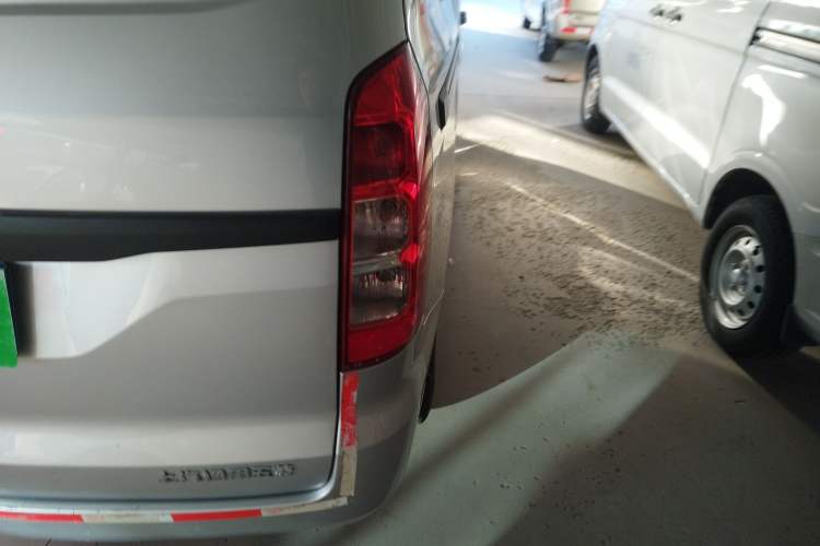 Used Wuling Hongguang V 2022 1.5L Jingqu Edition Enclosed-Window Vehicle with Electric Power Steering LAR Right Rear Taillight