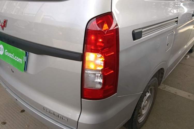 Used Wuling Hongguang V 2022 1.5L Jingqu Version Hydraulic Power Steering LAR Right Rear Taillight