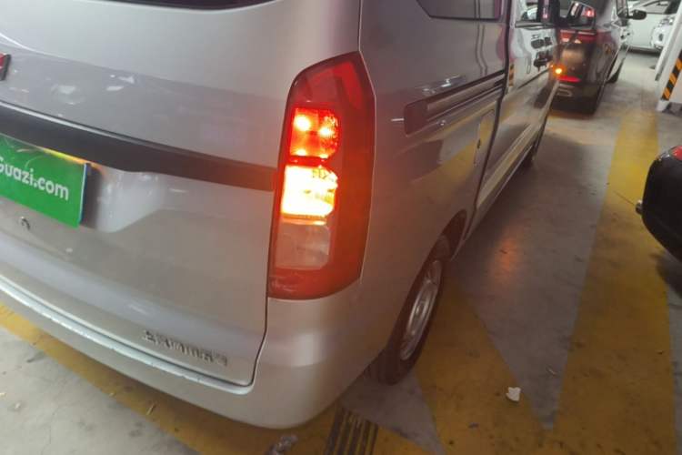Used Wuling Hongguang V 2022 1.5L Jingqu Version Hydraulic Power Steering LAR Right Rear Taillight