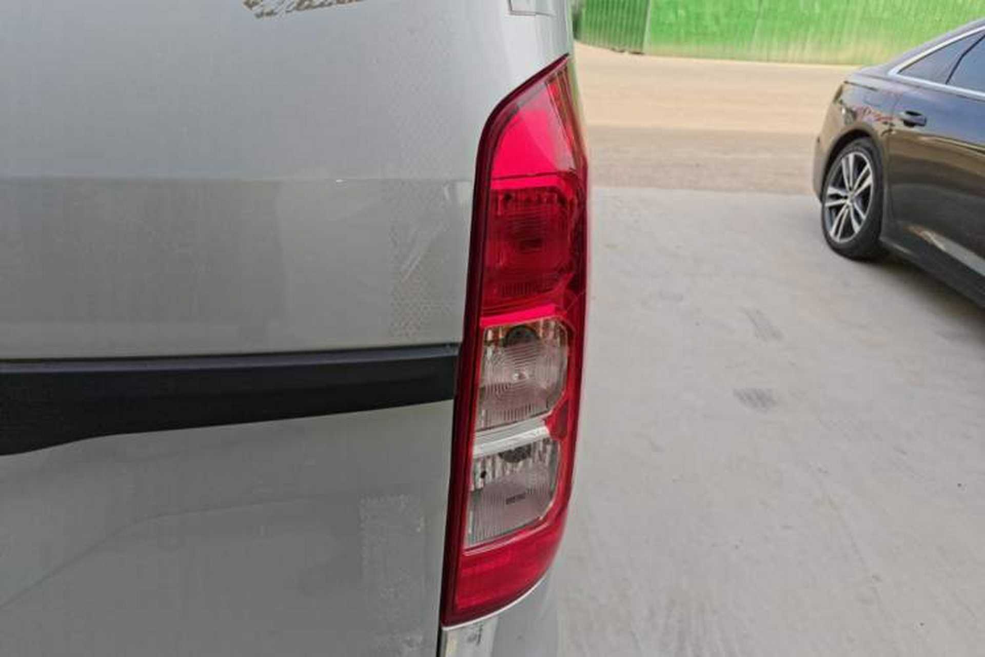 Used Wuling Hongguang V 2022 1.5L Jingqu Edition Enclosed-Window Vehicle with Hydraulic Power Steering LAR Right Rear Taillight