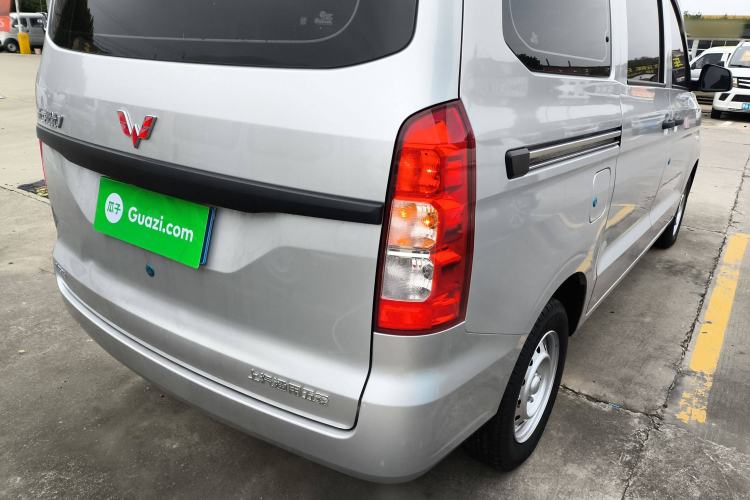 Used Wuling Hongguang V 2022 1.5L Jingqu Edition Electric-Assist LAR Right Rear Taillight