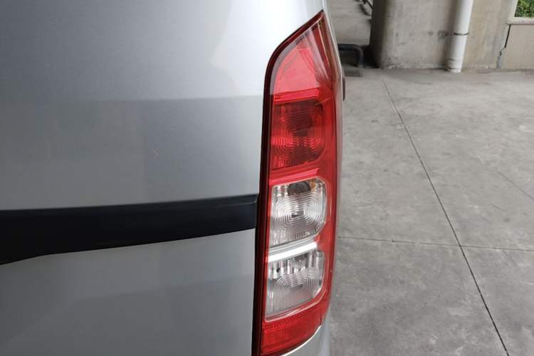 Used Wuling Hongguang V 2022 1.5L Jingqu Version Hydraulic Power Steering LAR Right Rear Taillight