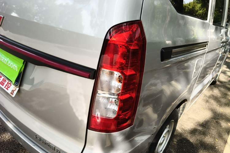 Used Wuling Hongguang V 2022 1.5L Enjoy Edition Electric-Powered LAR Right Rear Taillight