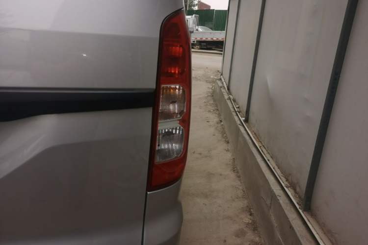 Used Wuling Hongguang V 2022 1.5L Jingqu Edition Electric-Assist LAR Right Rear Taillight