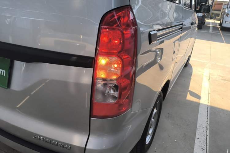 Used Wuling Hongguang V 2022 1.5L Jingqu Version Hydraulic Power Steering LAR Right Rear Taillight