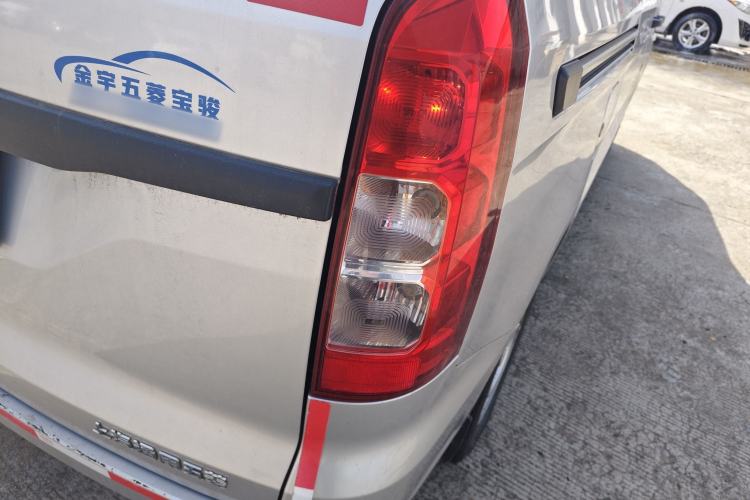 Used Wuling Hongguang V 2022 1.5L Jingqu Edition Enclosed-Window Vehicle with Electric Power Steering LAR Right Rear Taillight