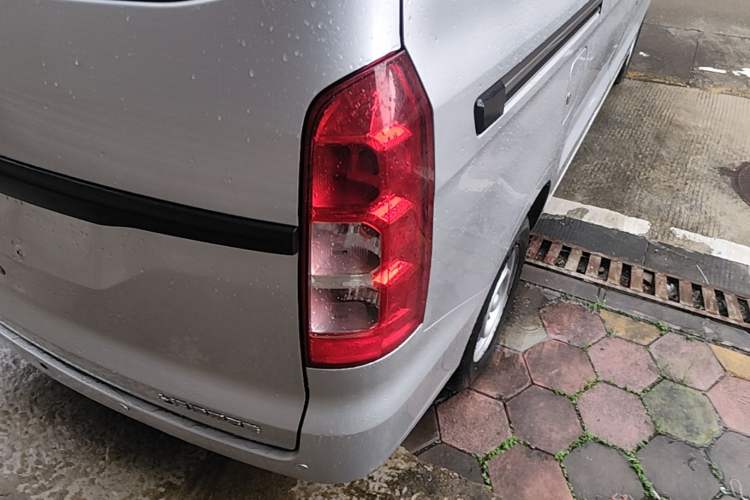 Used Wuling Hongguang V 2022 1.5L Jingqu Version Hydraulic Power Steering LAR Right Rear Taillight