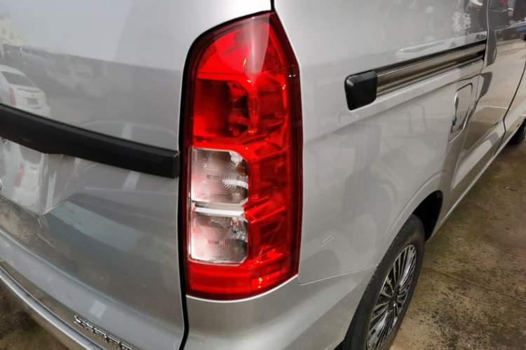 Used Wuling Hongguang V 2022 1.5L Jingqu Version Hydraulic Power Steering LAR Right Rear Taillight