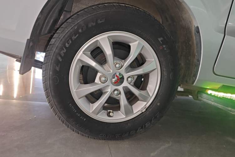 Used Wuling Hongguang V 2022 1.5L Enjoy Edition Hydraulic Power Steering LAR Right Rear Wheel Hub