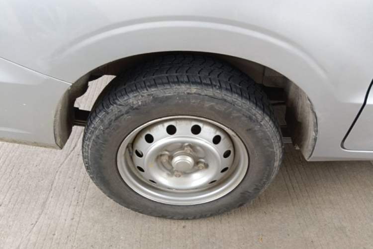 Used Wuling Hongguang V 2022 1.5L Jingqu Version Hydraulic Power Steering LAR Right Rear Wheel Hub
