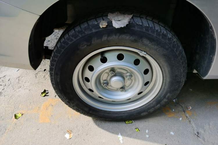 Used Wuling Hongguang V 2022 1.5L Jingqu Version Hydraulic Power Steering LAR Right Rear Wheel Hub