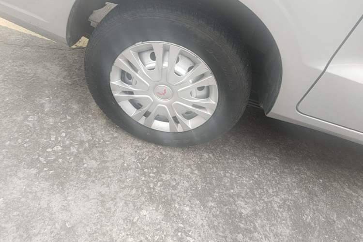 Used Wuling Hongguang V 2022 1.5L Jingqu Edition Electric-Assist LAR Right Rear Wheel Hub
