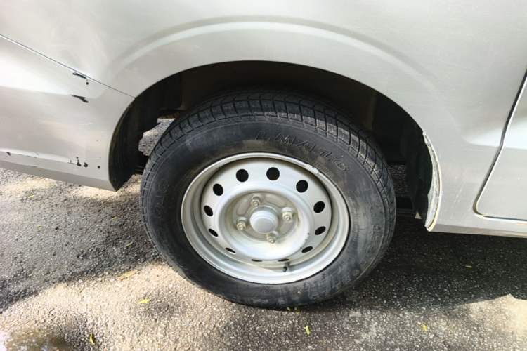 Used Wuling Hongguang V 2022 1.5L Enjoy Edition Electric-Powered LAR Right Rear Wheel Hub