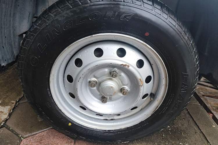 Used Wuling Hongguang V 2022 1.5L Jingqu Version Hydraulic Power Steering LAR Right Rear Wheel Hub