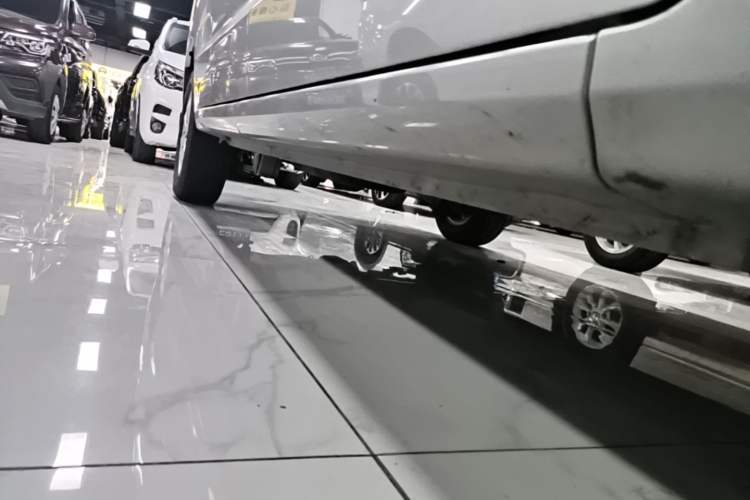 Used Wuling Hongguang V 2022 1.5L Enjoy Edition Electric-Powered LAR Right Side Sill